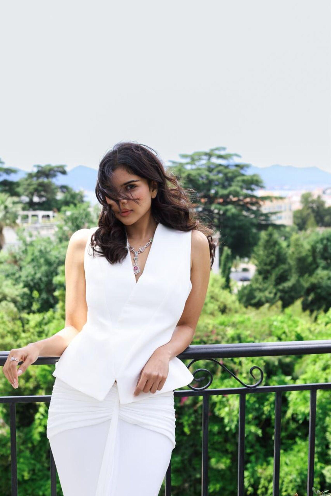 Prior to her red carpet appearance, Kalyani gave ethereal vibes in a white sleeveless buttoned top paired with a matching body-hugging skirt.